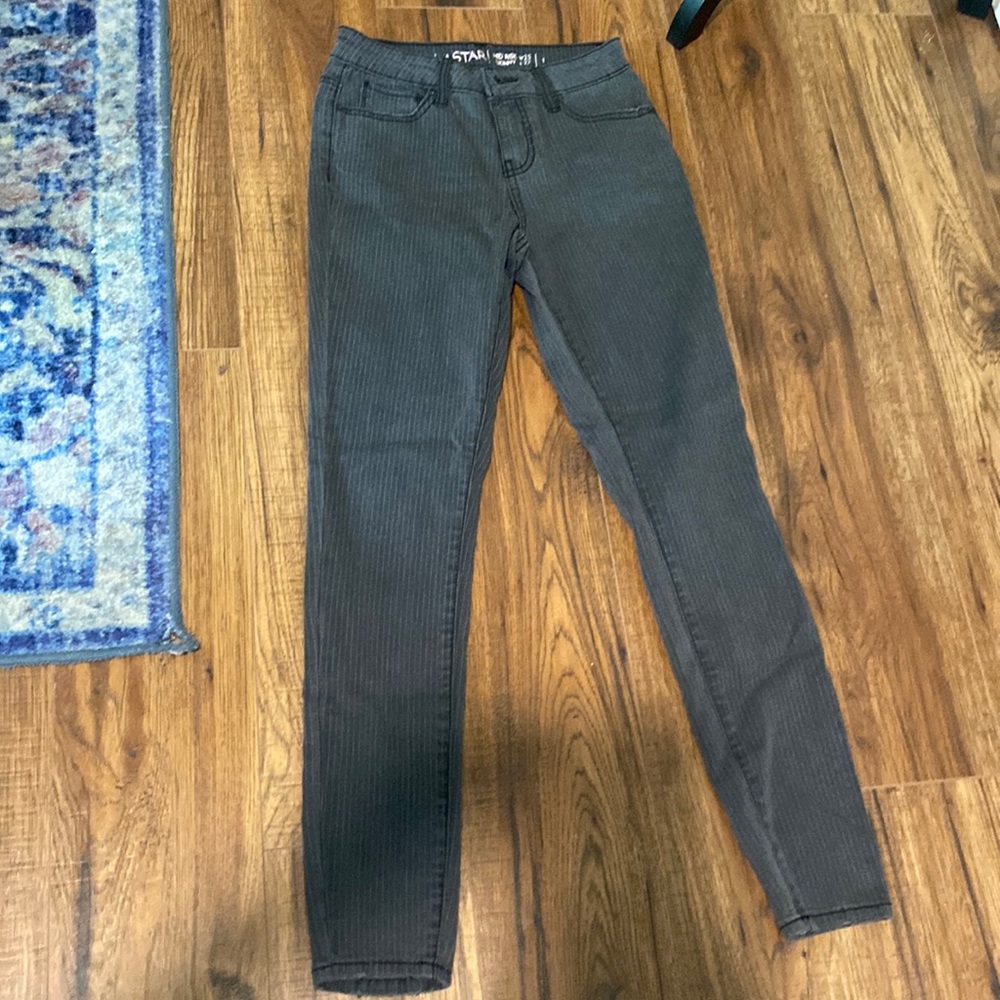 Vanilla Star Gray Pinstripe Mid Rise Skinny Jeans, NWT, 1 (Juniors)